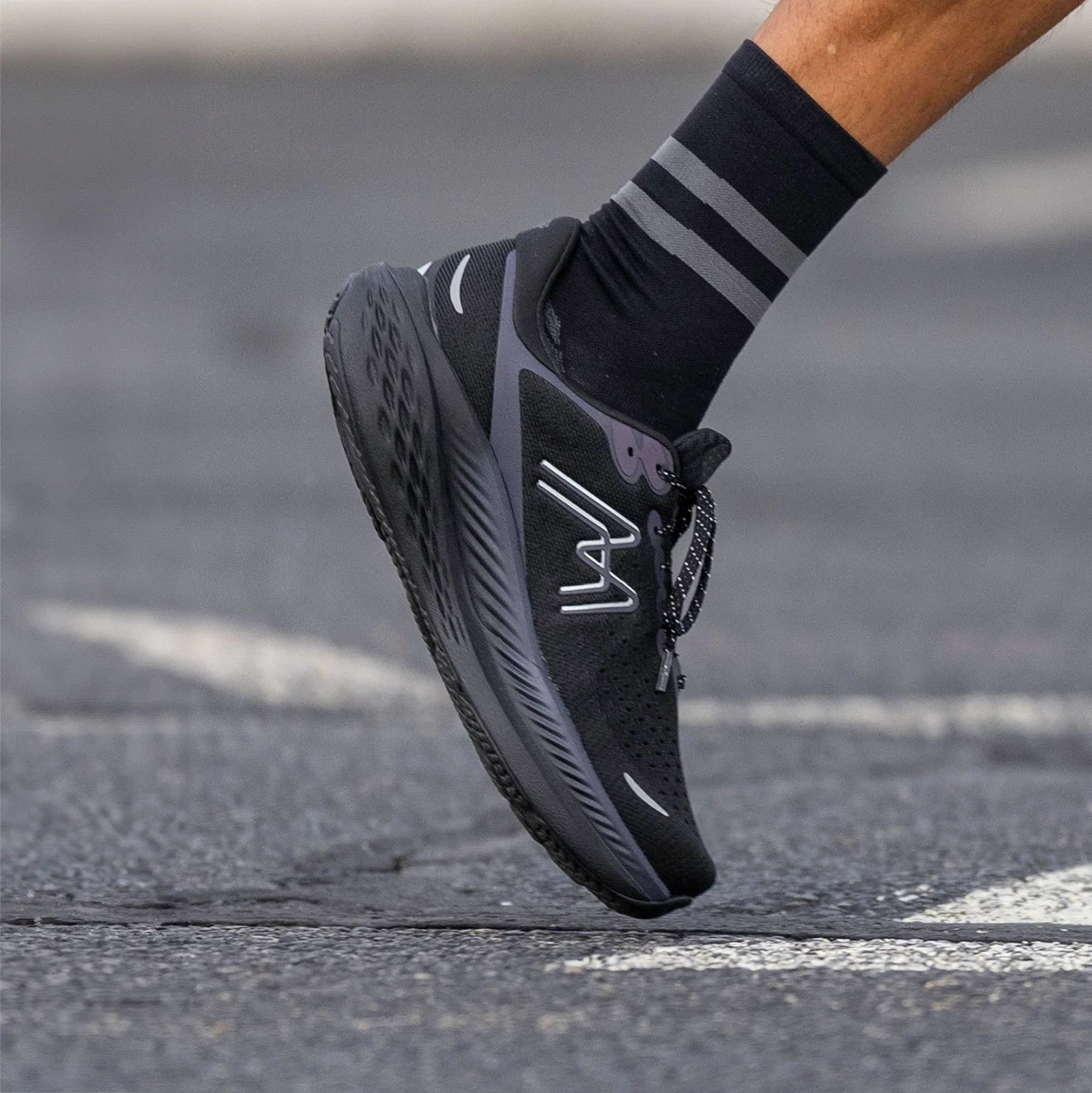 MEN'S MESTARI RUN 1.5 - BLACK / BLACK - Image 2