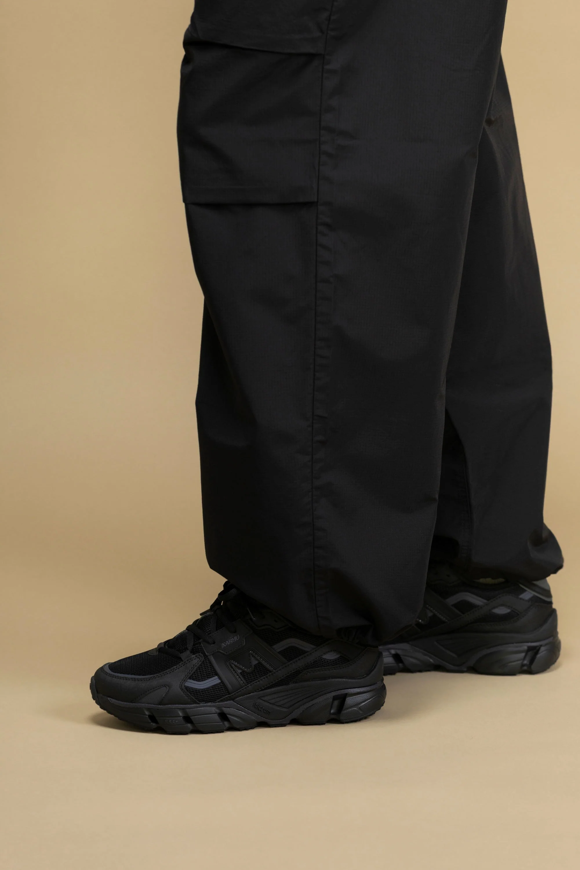 SUPER FULCRUM - BLACK / BLACK - Image 10