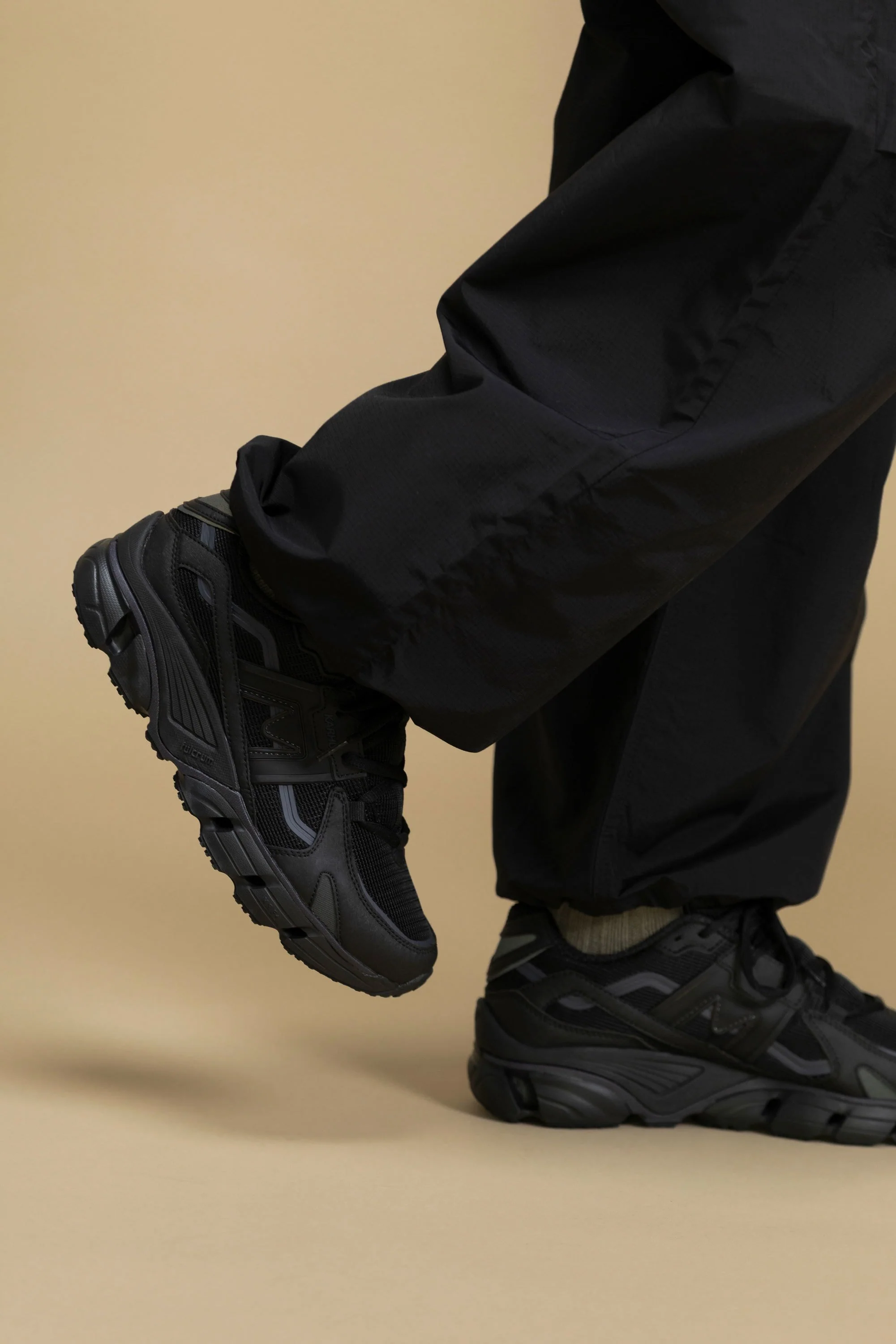 SUPER FULCRUM - BLACK / BLACK - Image 8