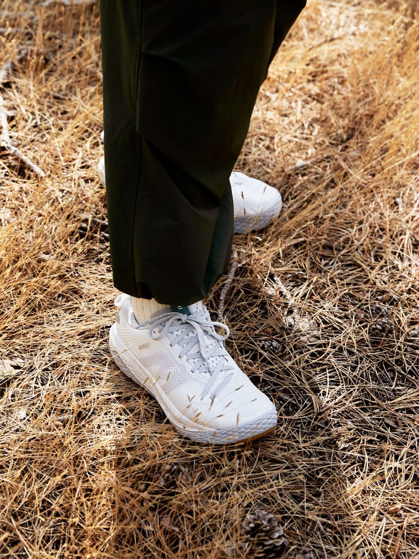 WOMEN'S IKONI TRAIL 1.0 - BRIGHT WHITE / DAWN BLUE - Image 11
