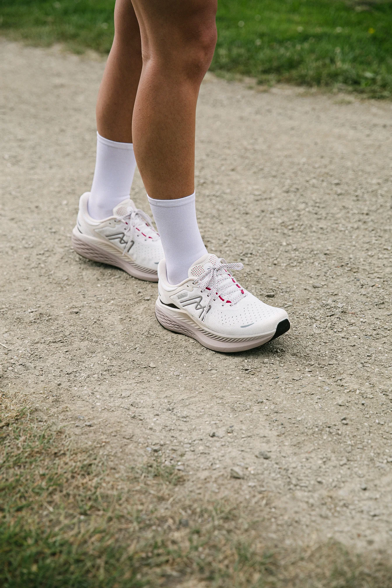 WOMEN'S MESTARI RUN 1.5 - WHITE / PASTEL PARCHMENT - Image 7