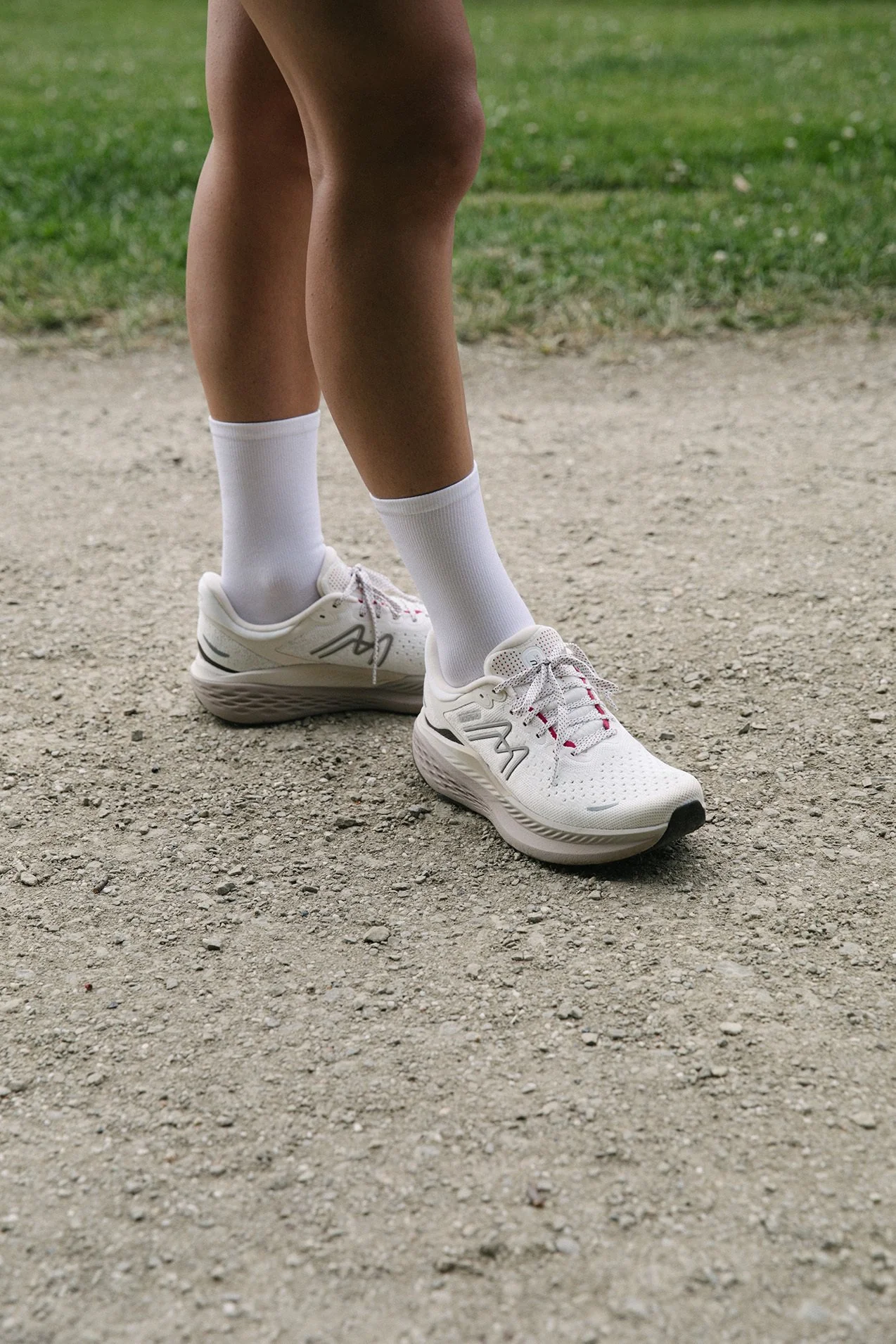 WOMEN'S MESTARI RUN 1.5 - WHITE / PASTEL PARCHMENT - Image 8